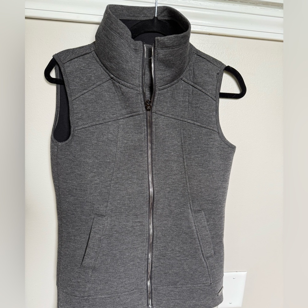 Betsey Johnson performance grey sleeveless vest coat S